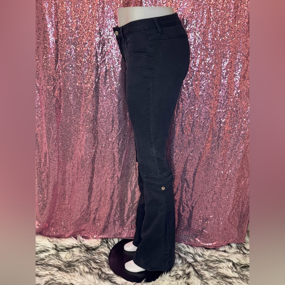 Vintage Mudd low rise soft stretch twill black cargo flares with 34” inseam - Picture 4 of 7